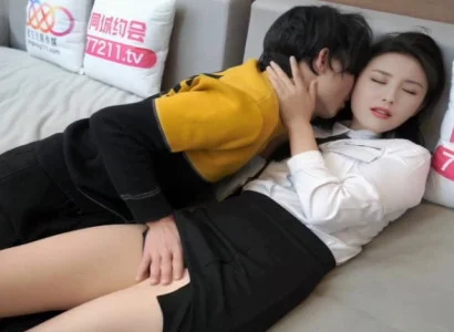Cô thư ký trẻ bí mật phang với sếp vì tiền