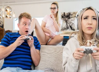 cô nàng bị bạn thân cuỗm mất người yêu vì đắm chìm trong game