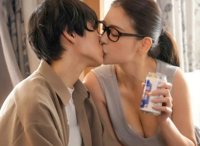 Chàng trai bị cắm sừng được chị hàng xóm an ủi không ngừng