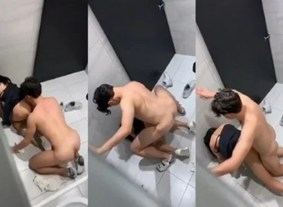 Cặp đôi trong nhà vệ sinh bị quay lén cảnh nóng trong WC
